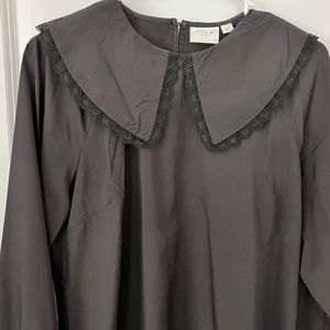 Large collar black dress 💐